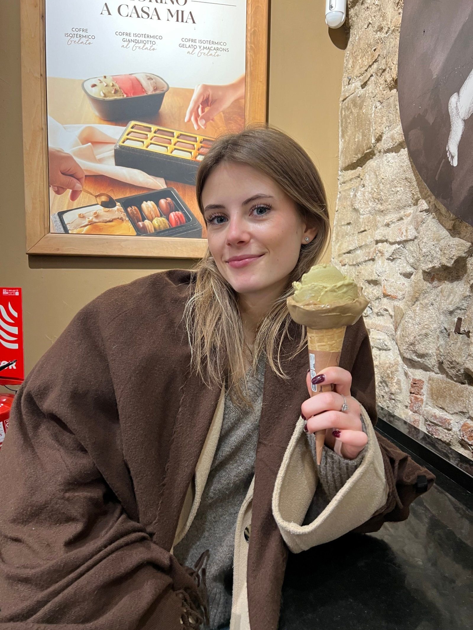 Karolina K. — professional hostess